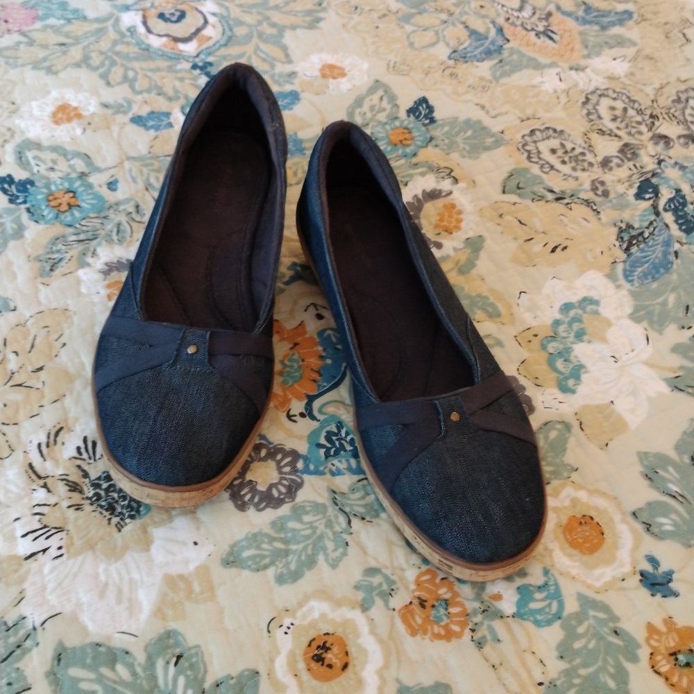 Grasshoppers by Keds navy size 8 1/2 wide slip-on shoe